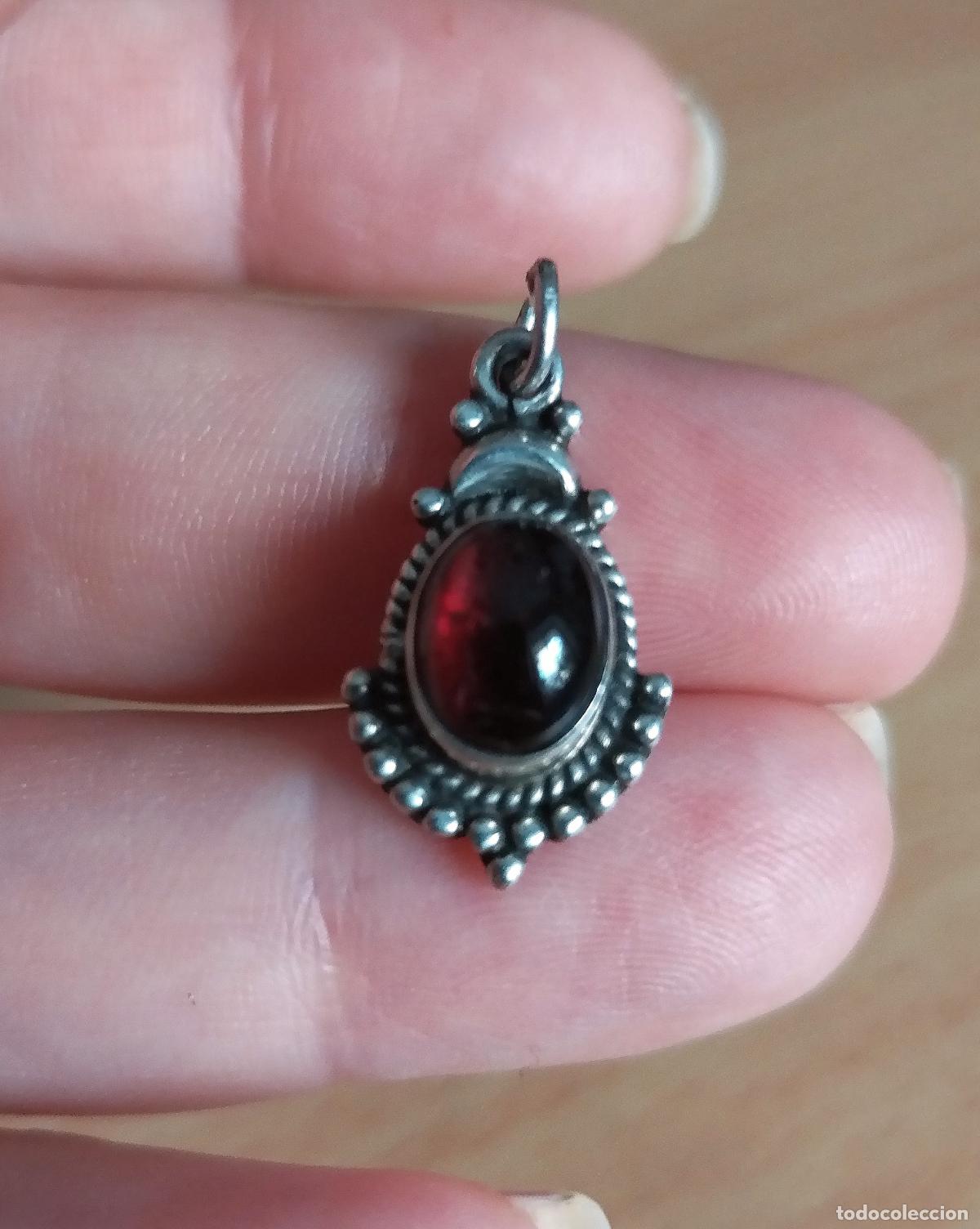 Joyeria: Colgante de plata de ley contrastada, con granate, forma cabuj&oacute;n. - Foto 1