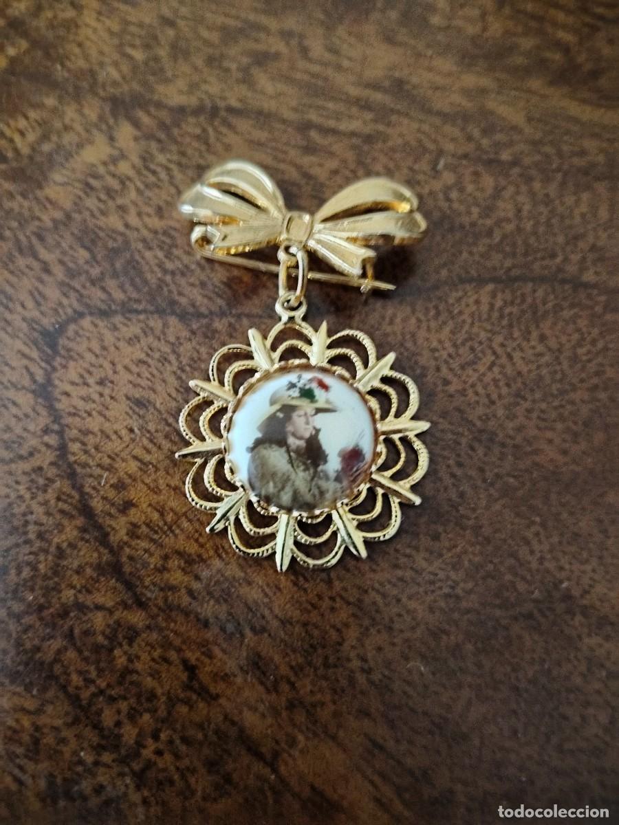 Joyeria: Broche con esmalte de la Virgen de Botoa, Badajoz. - Foto 1