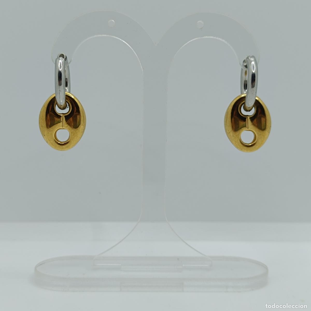 Joyeria: Modernos y sofisticados pendientes de aro con calabrotes acabados en oro.