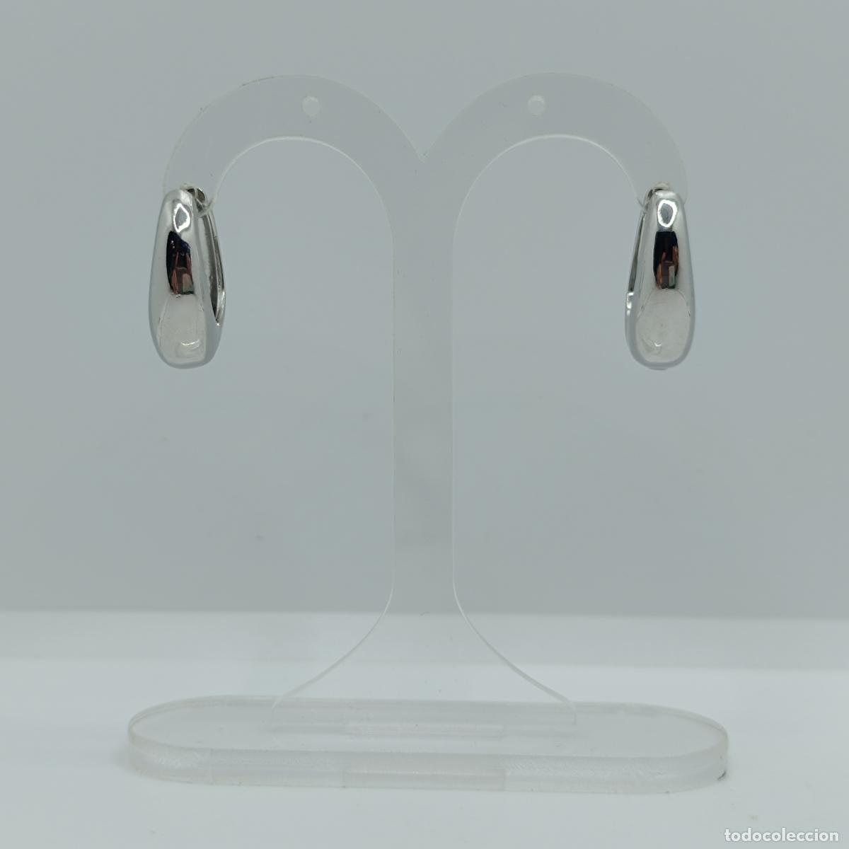 Joyeria: Bonitos pendientes tipo aro bomb&eacute; con acabados en plata. - Foto 5