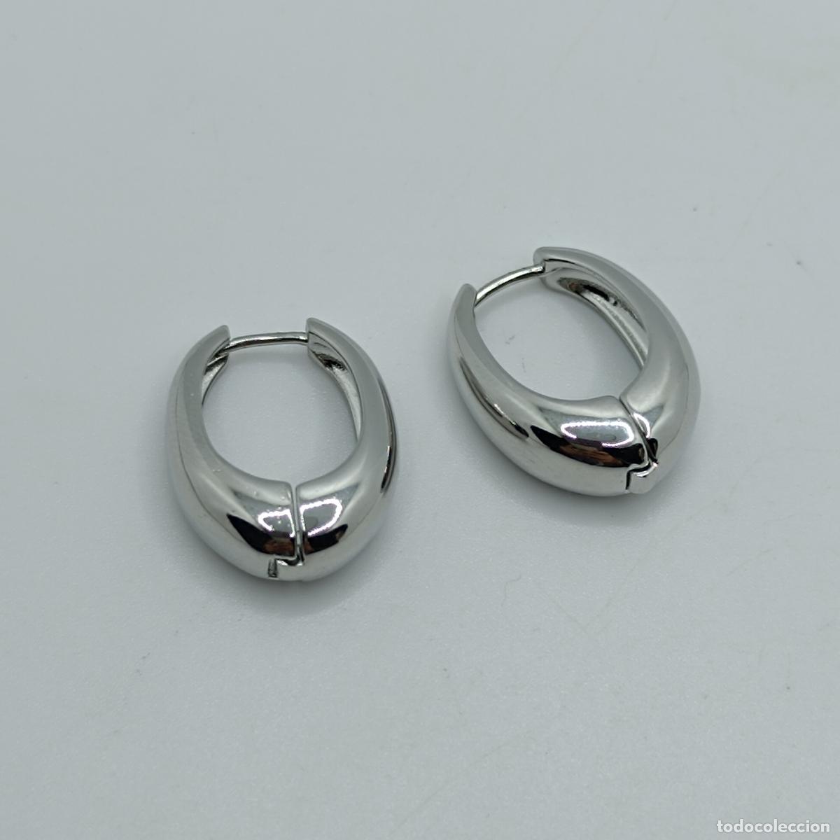 Joyeria: Bonitos pendientes tipo aro bomb&eacute; con acabados en plata. - Foto 6