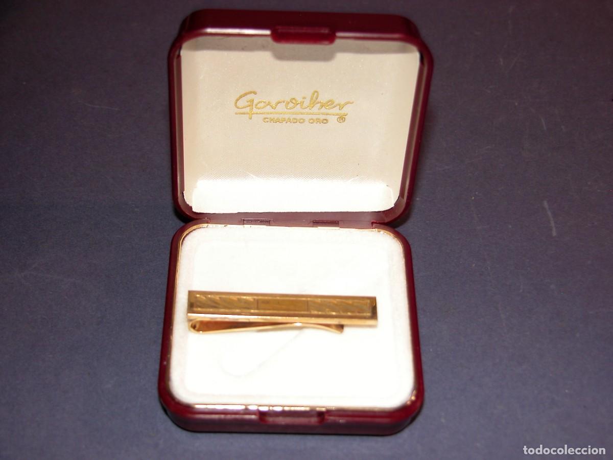 Joyeria: AGUJA DE CORBATA GAROIHER CHAPADA EN ORO CON SU ESTUCHE. - Foto 2
