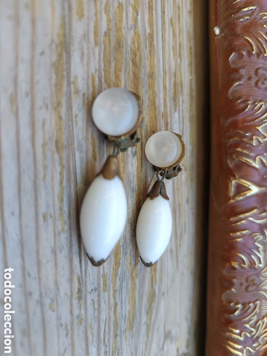Joyeria: RAROS Y ENCANTADORES PENDIENTES ANTIGUOS DE LAGRIMAS DE OPALINA BLANCA