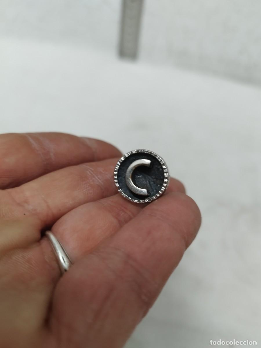 Joyeria: Antiguo anillo con la letra c - Foto 4