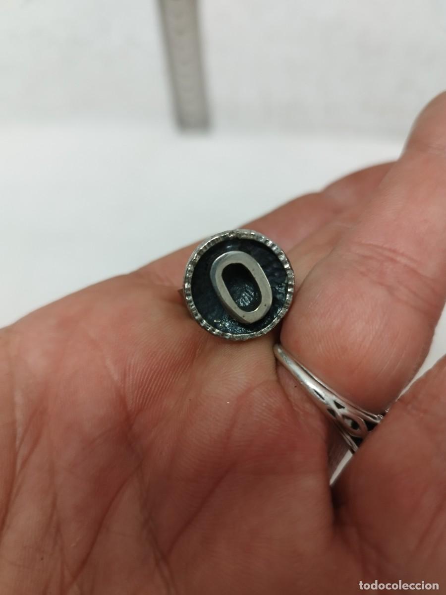 Joyeria: Antiguo anillo con la letra O. - Foto 2