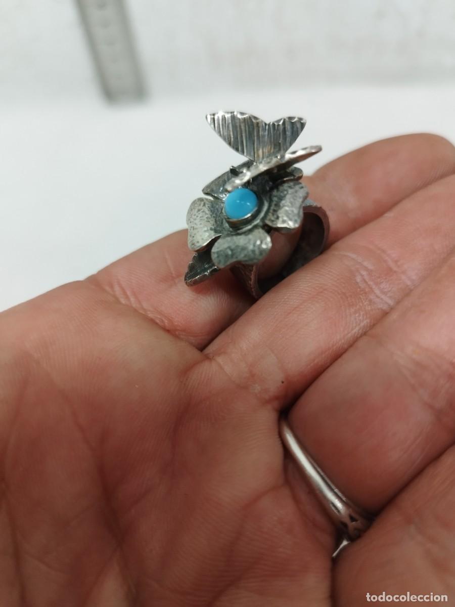 Joyeria: Antiguo anillo con flor y mariposa. - Foto 3