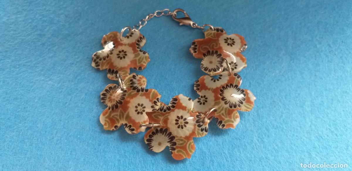 Joyeria: Pulsera. En forma de flores. 16 cm de largo. - Foto 2