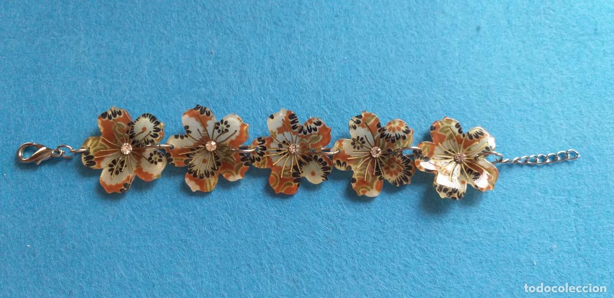 Joyeria: Pulsera. En forma de flores. 16 cm de largo. - Foto 5