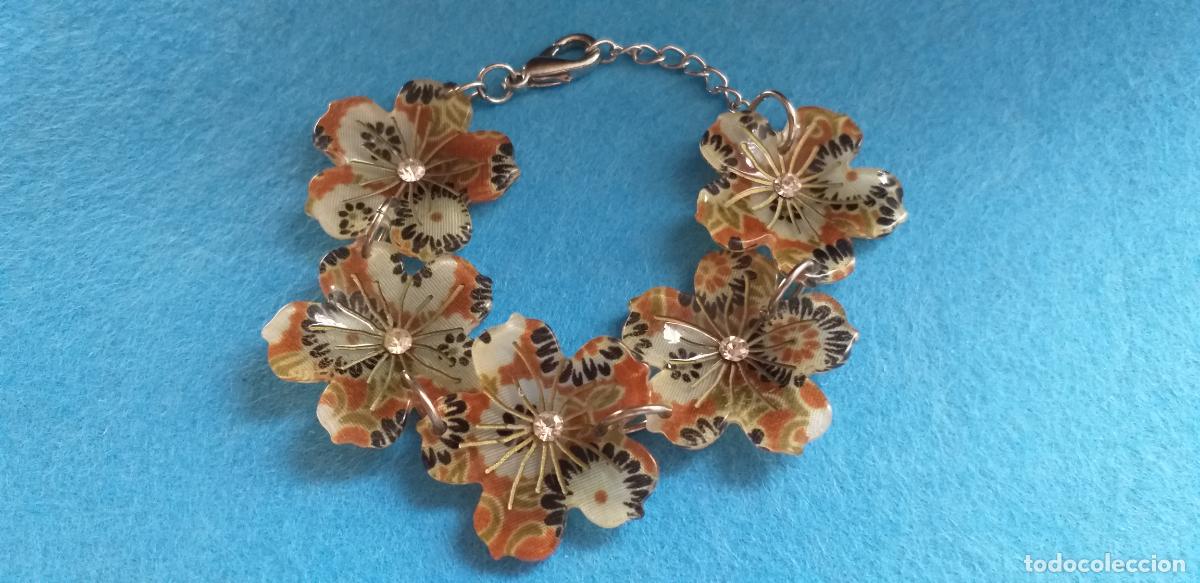 Joyeria: Pulsera. En forma de flores. 16 cm de largo. - Foto 1