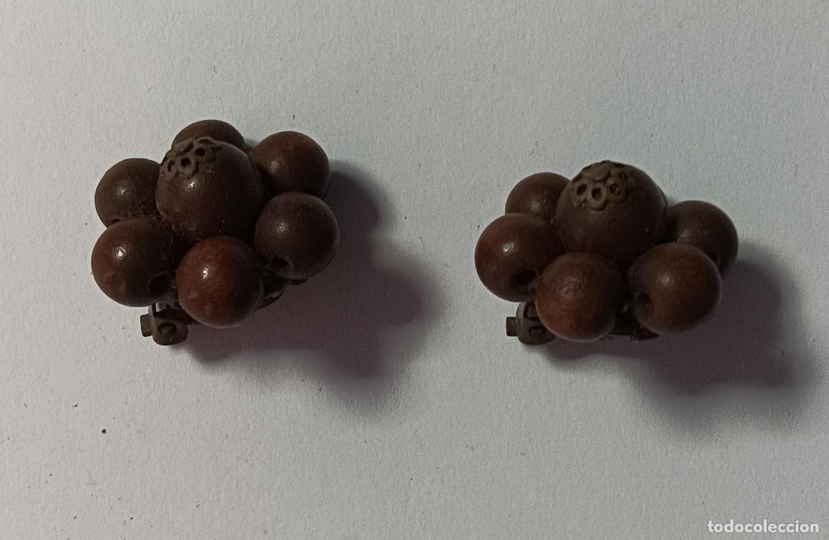 Joyeria: Pendientes de pinza hechos con bolas de madera A&ntilde;os 60 - Foto 1
