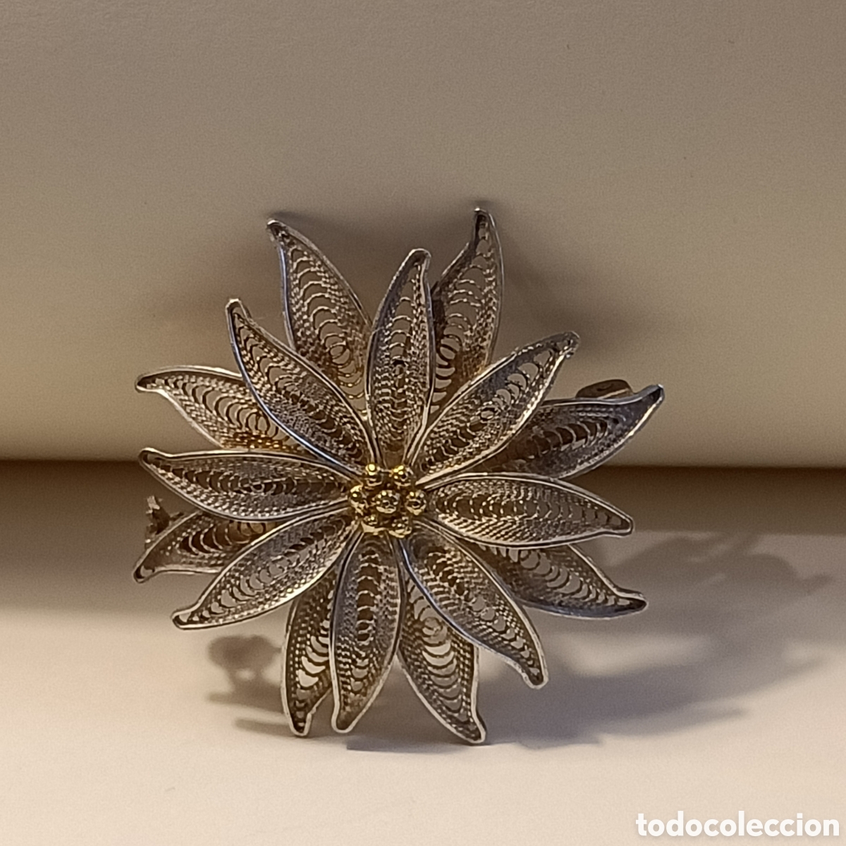 Joyeria: Broche de filigrana de plata en flor. - Foto 1