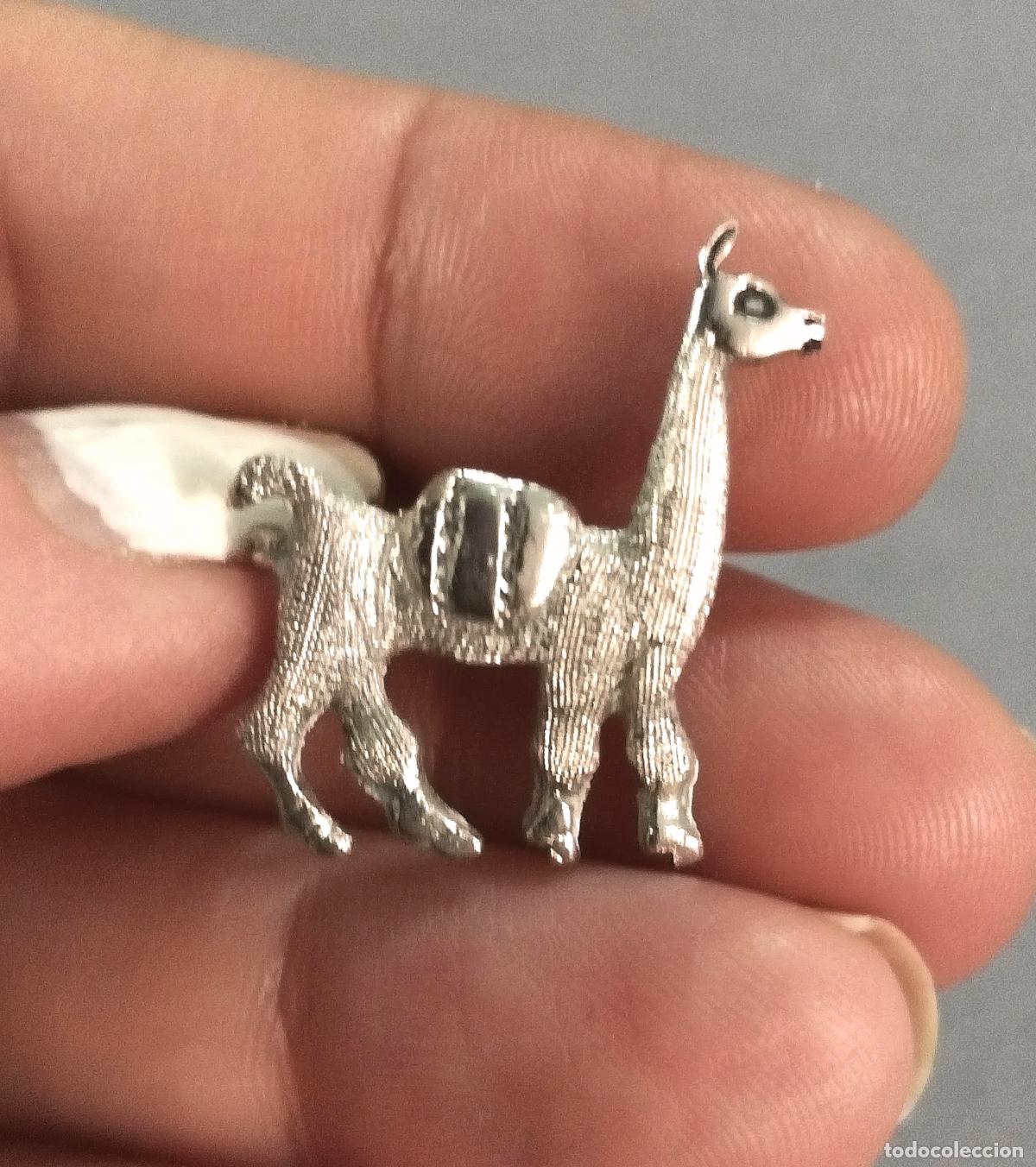 Joyeria: Broche de plata de ley con camello. - Foto 1