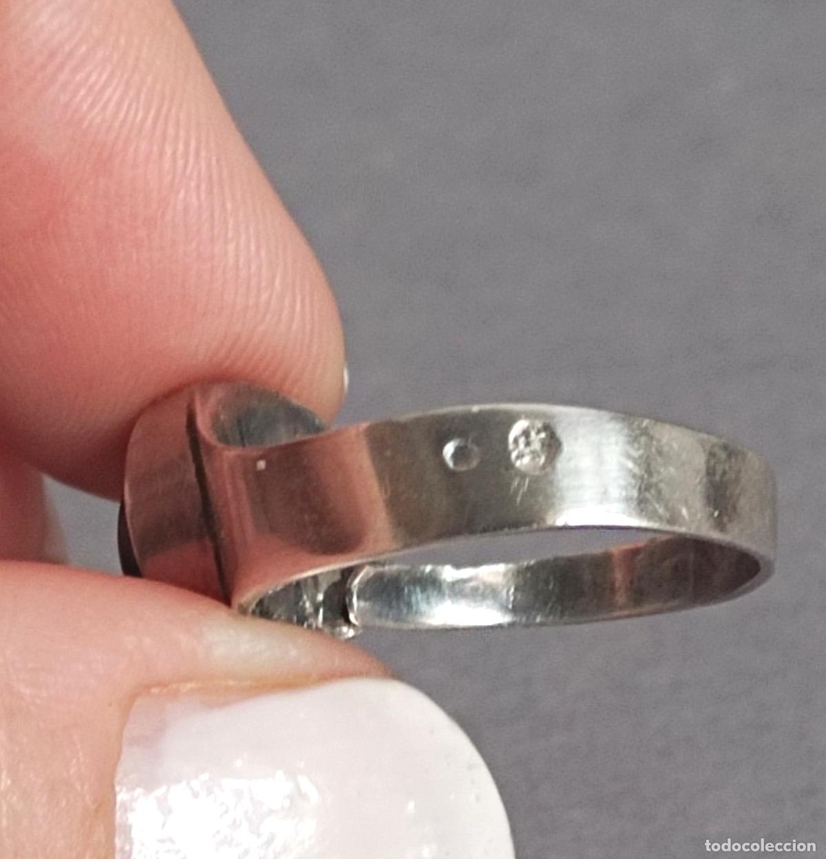 Joyeria: Anillo de plata de ley contrastada con piedra verde. Ajustable. - Foto 3