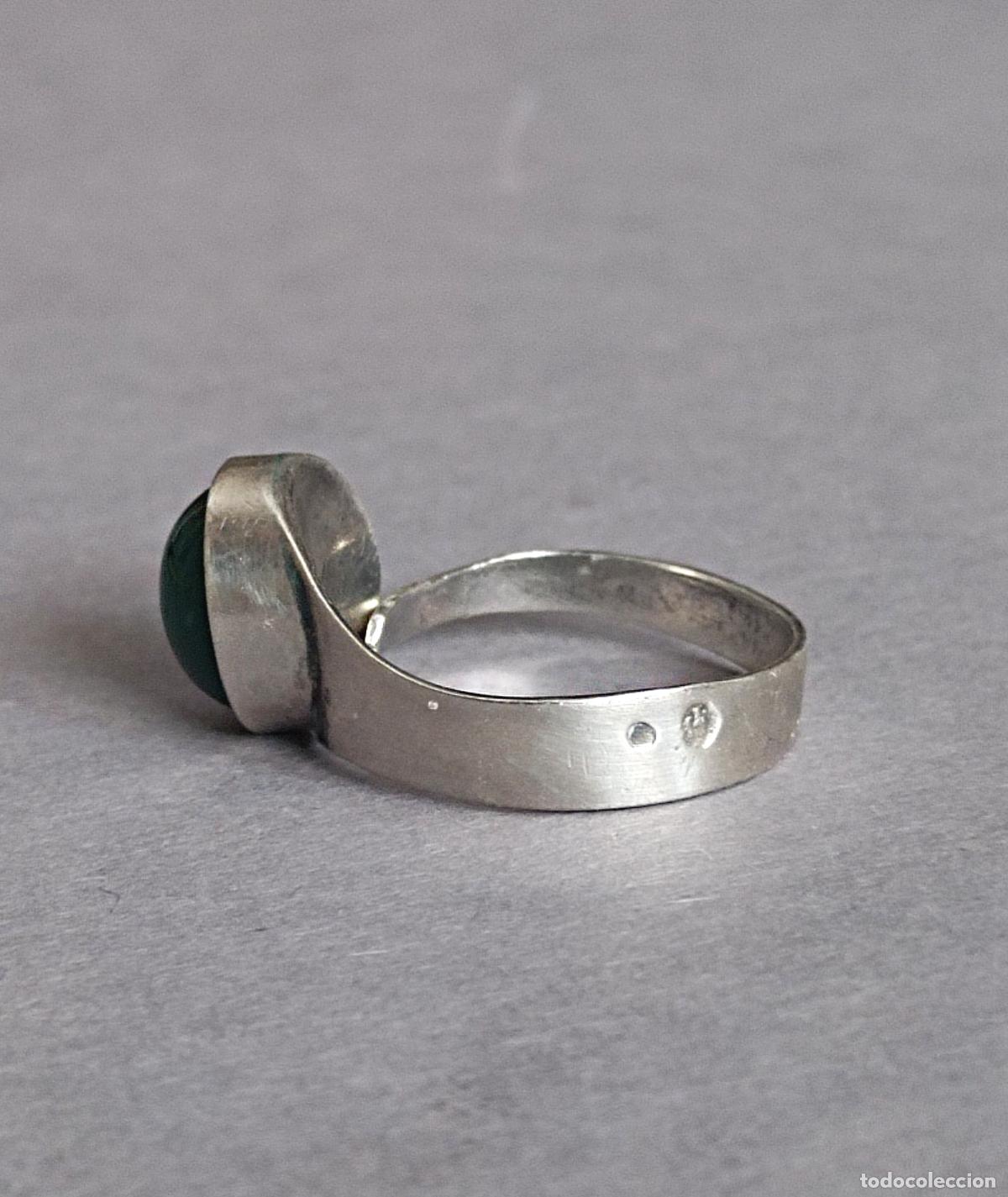Joyeria: Anillo de plata de ley contrastada con piedra verde. Ajustable. - Foto 4