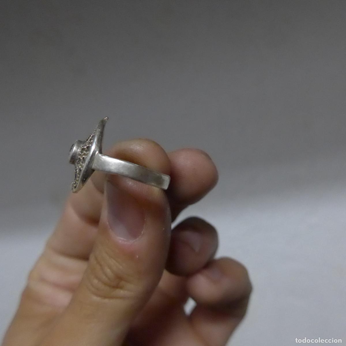 Joyeria: Antiguo anillo de plata con pedreria a identificar - Foto 3