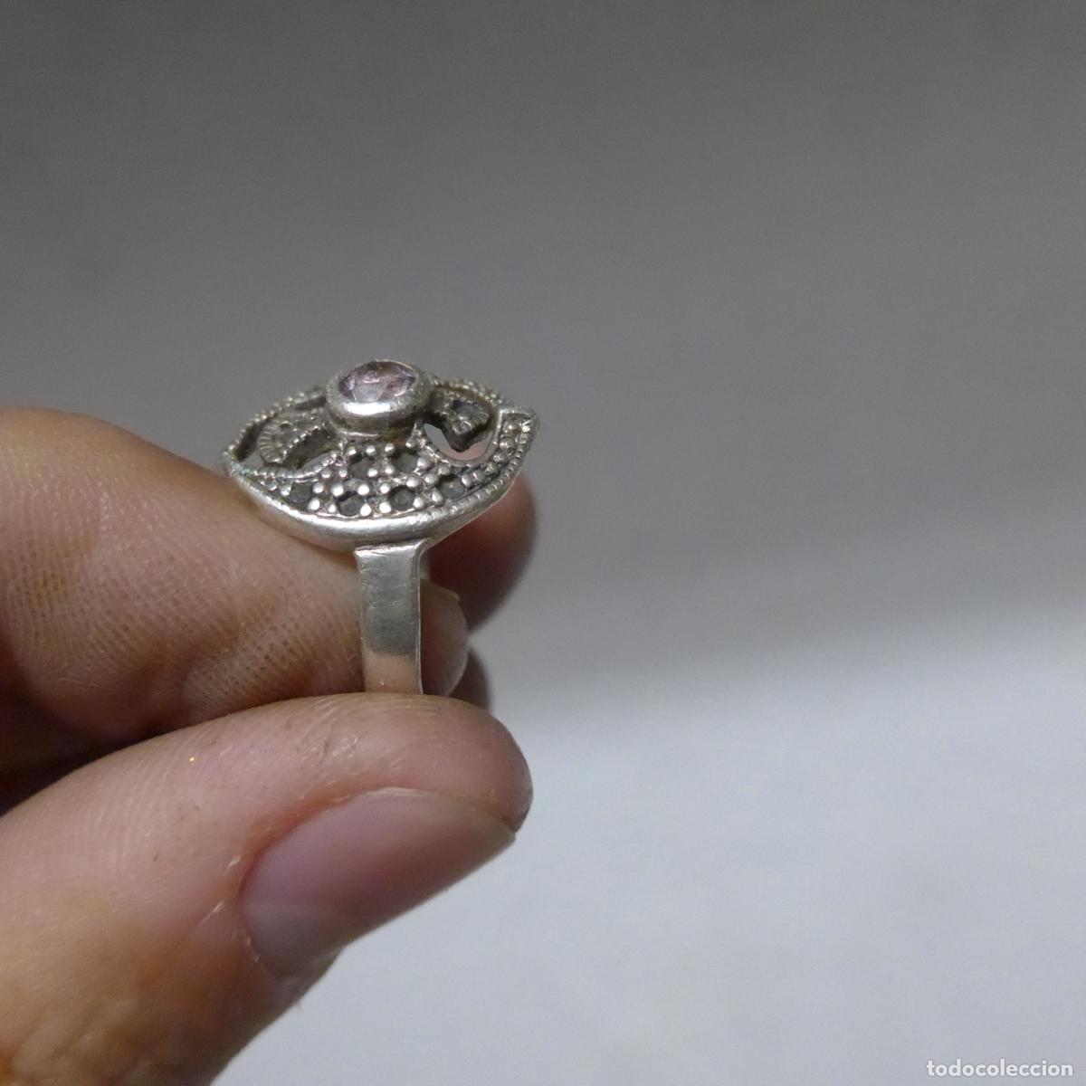 Joyeria: Antiguo anillo de plata con pedreria a identificar - Foto 4