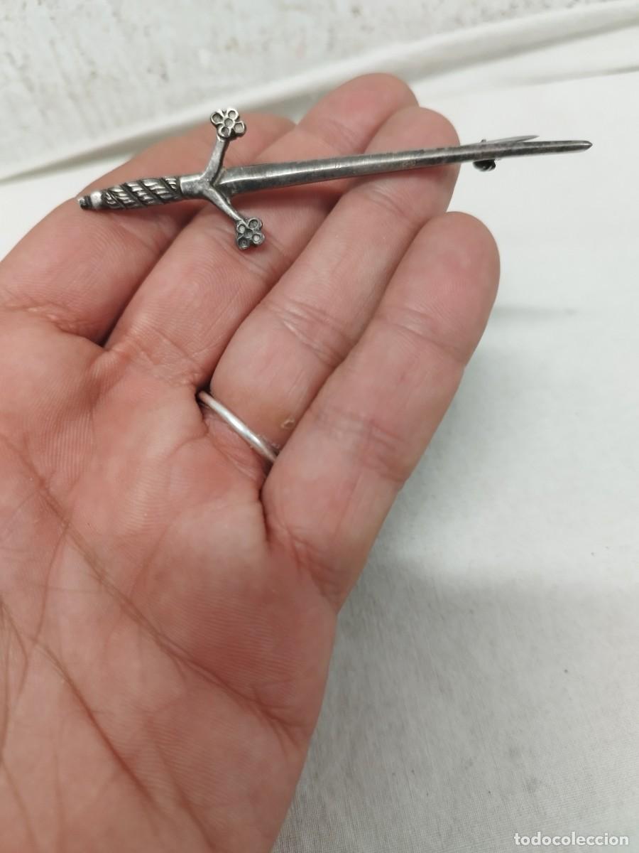 Joyeria: Antiguo broche en forma de espada. - Foto 1