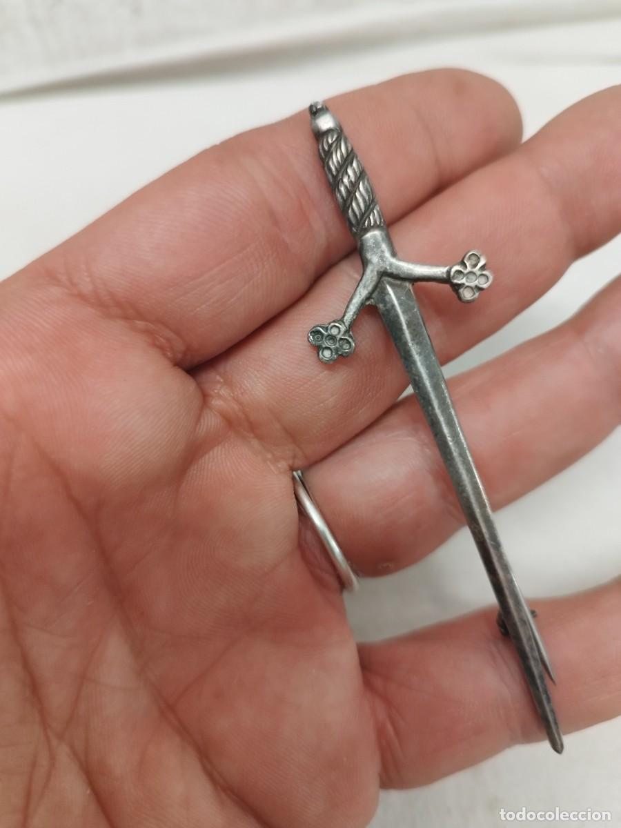 Joyeria: Antiguo broche en forma de espada. - Foto 2