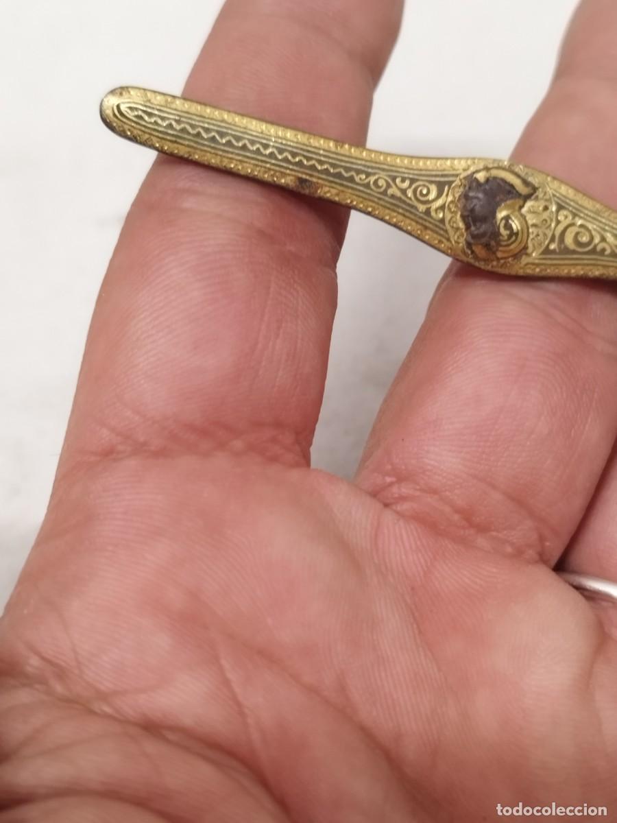 Joyeria: Antiguo broche damasquinado Toledo. - Foto 2