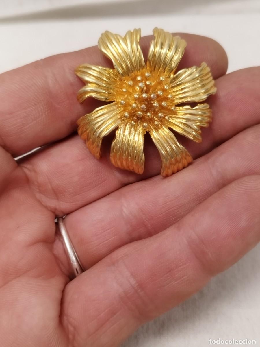 Joyeria: Antiguo broche de una flor, con el cierre a restaurar. - Foto 1