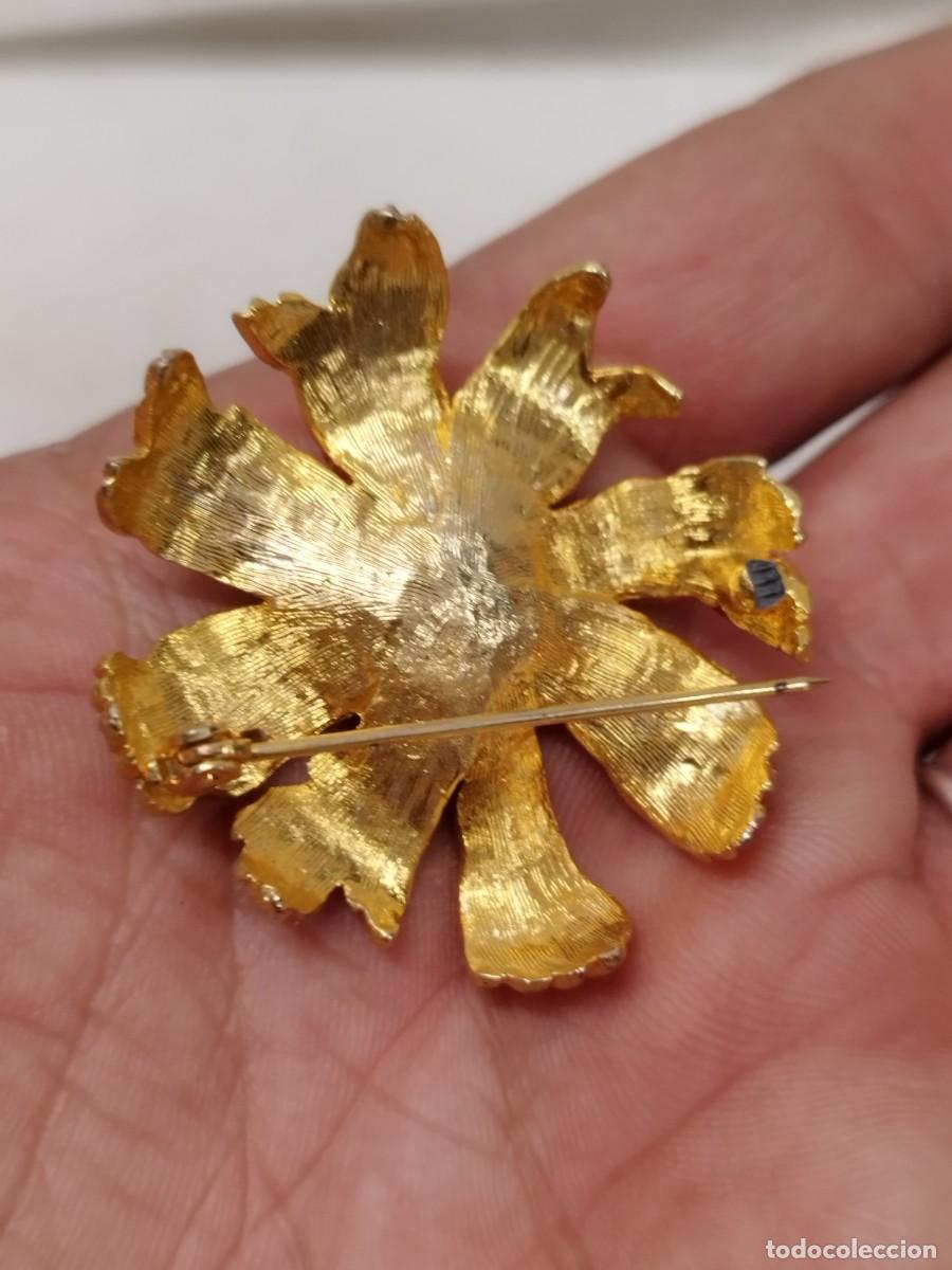 Joyeria: Antiguo broche de una flor, con el cierre a restaurar. - Foto 3