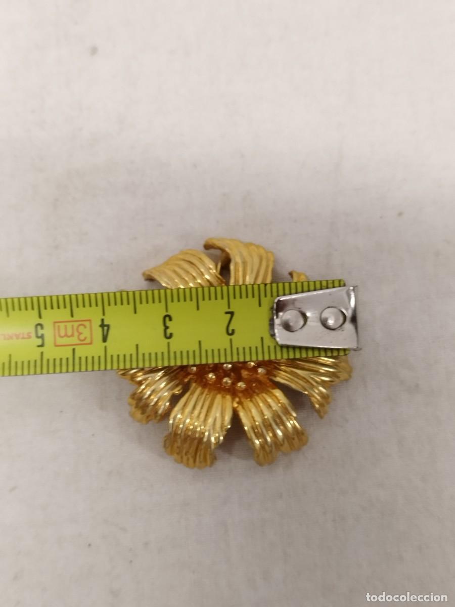 Joyeria: Antiguo broche de una flor, con el cierre a restaurar. - Foto 5