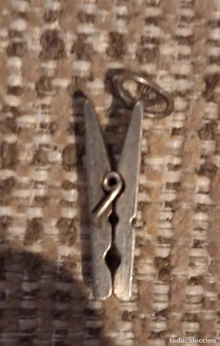 Joyeria: Colgante de plata en forma de pinza de tender ropa - Foto 2
