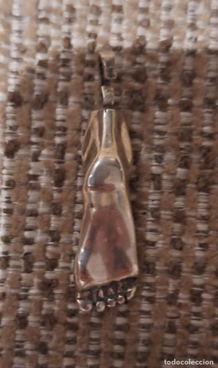 Joyeria: Colgante de plata con forma de pie humano - Foto 2