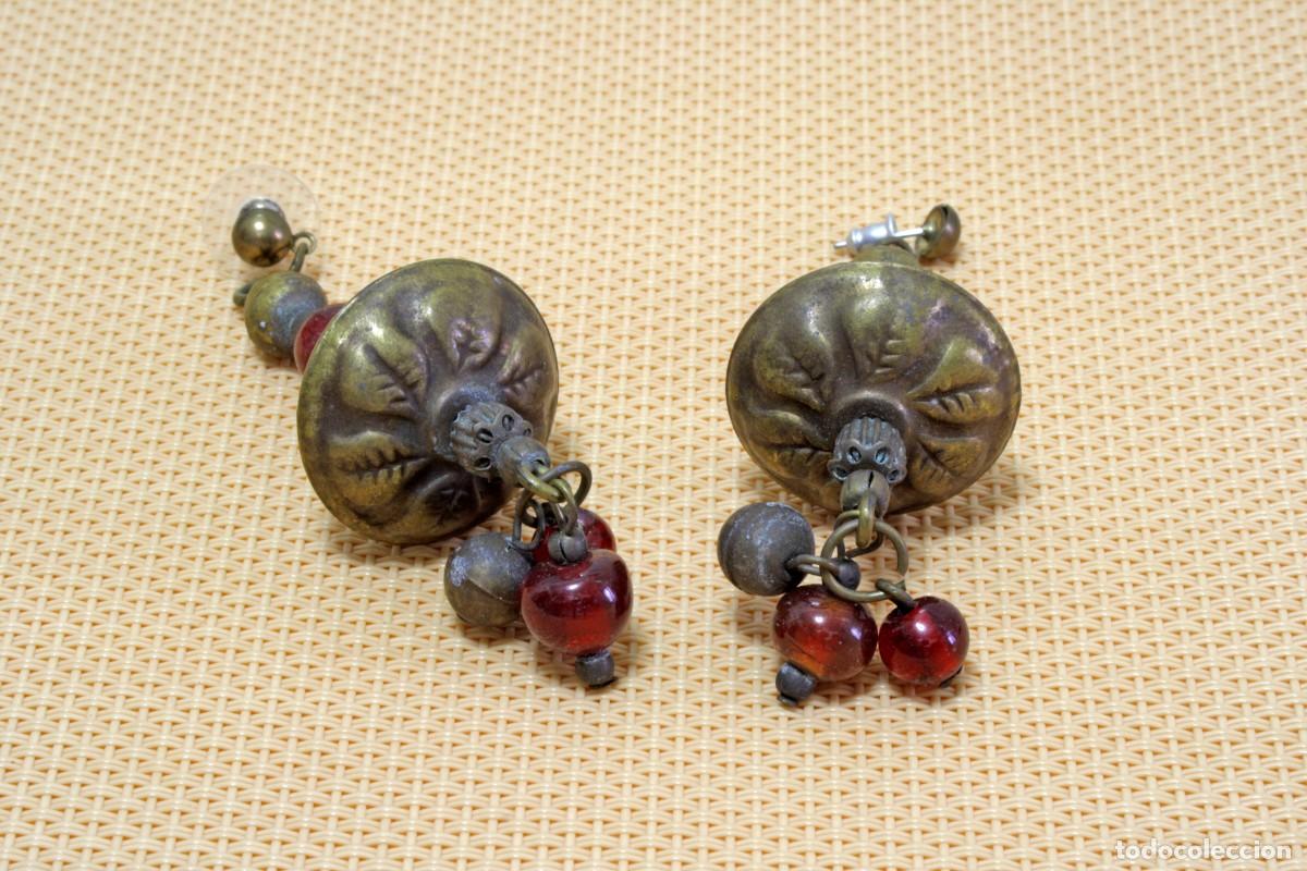 Joyeria: PENDIENTES VINTAGE, RUEDAS DE LAT&Oacute;N Y BOLAS ROJAS - Foto 1