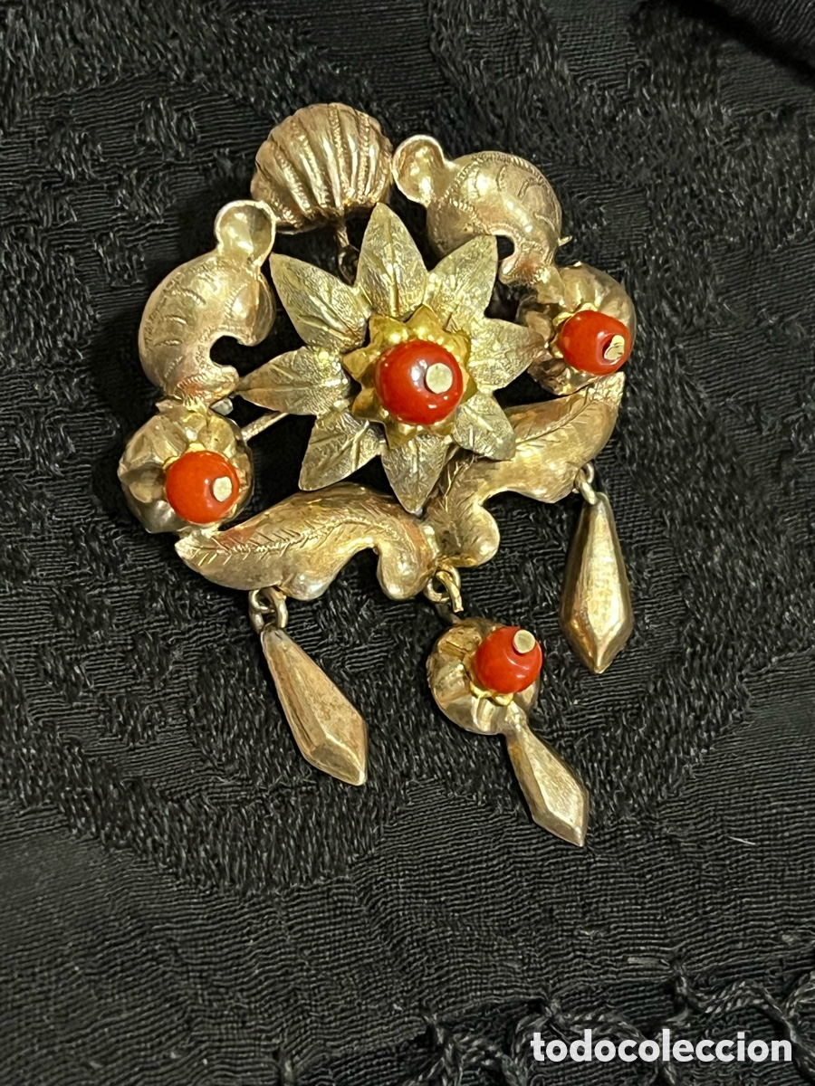 Joyeria: Antiguo broche isabelino coral. - Foto 1