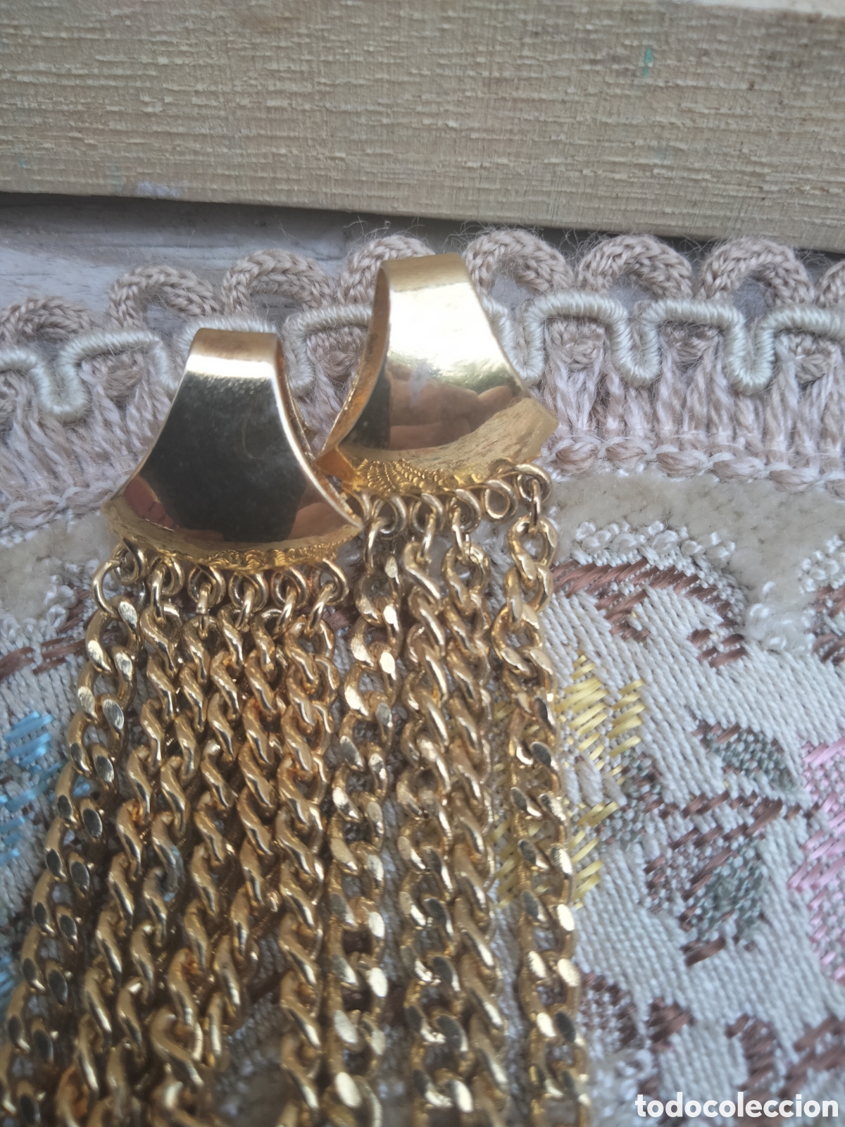 Joyeria: Bellos pendientes largos en lat&oacute;n dorado - Foto 2