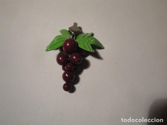 Joyeria: Colgante met&aacute;lico, racimo de uva. - Foto 1