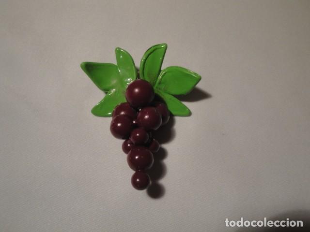 Joyeria: Colgante met&aacute;lico, racimo de uva. - Foto 2