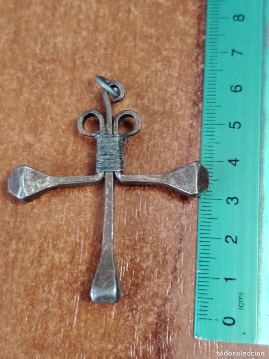 Joyeria: Colgante en forma de cruz - Foto 1