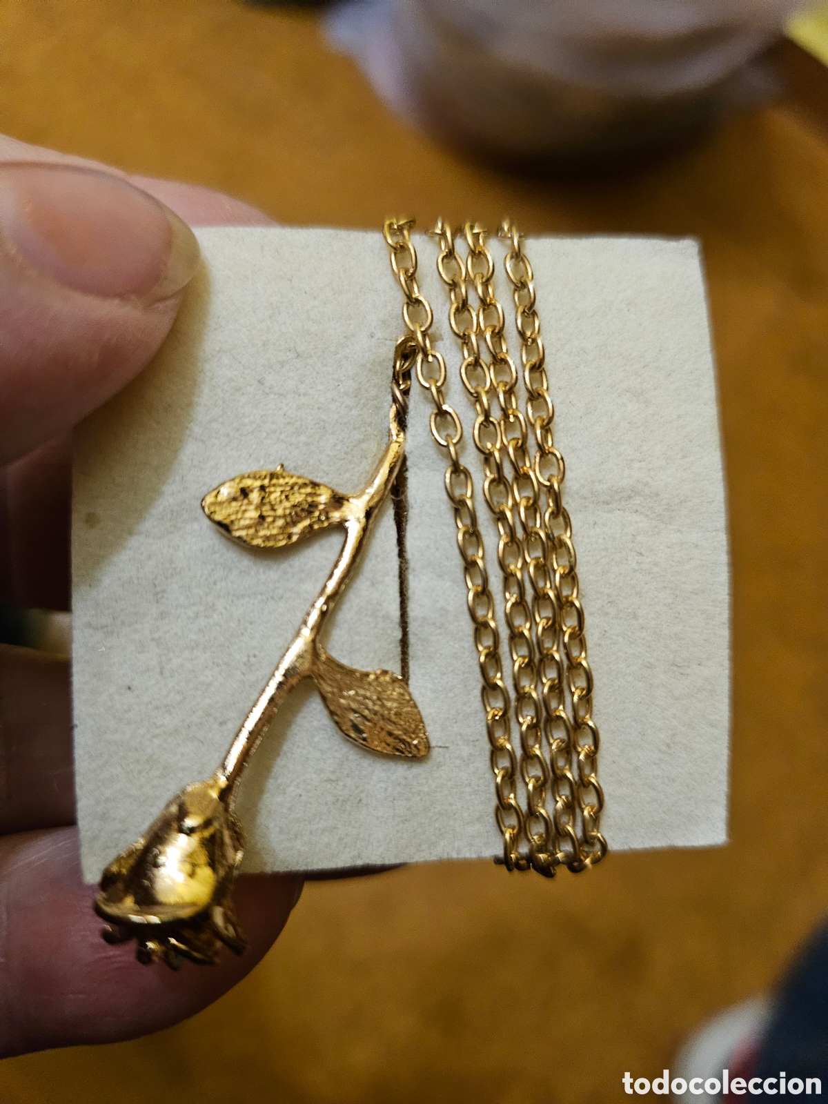 Joyeria: Colgante en forma de rosa - Foto 1