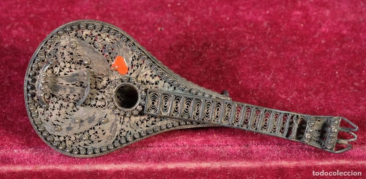 Joyeria: Broche en filigrana de plata con forma de mandolina - Foto 1