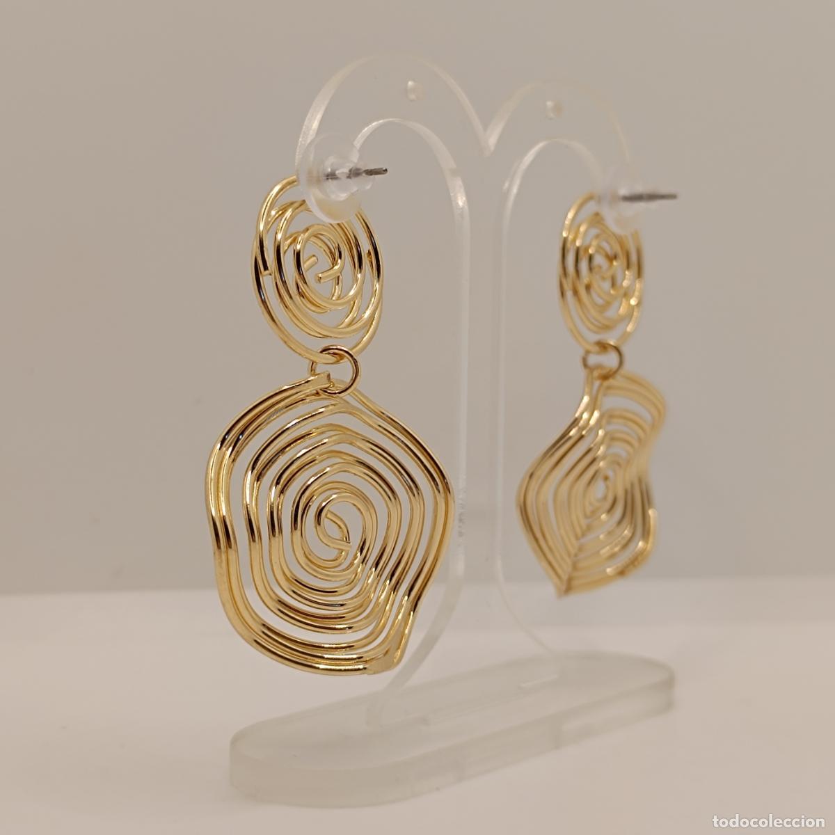 Joyeria: Sofisticados pendientes de dise&ntilde;o original con acabados en oro. - Foto 4