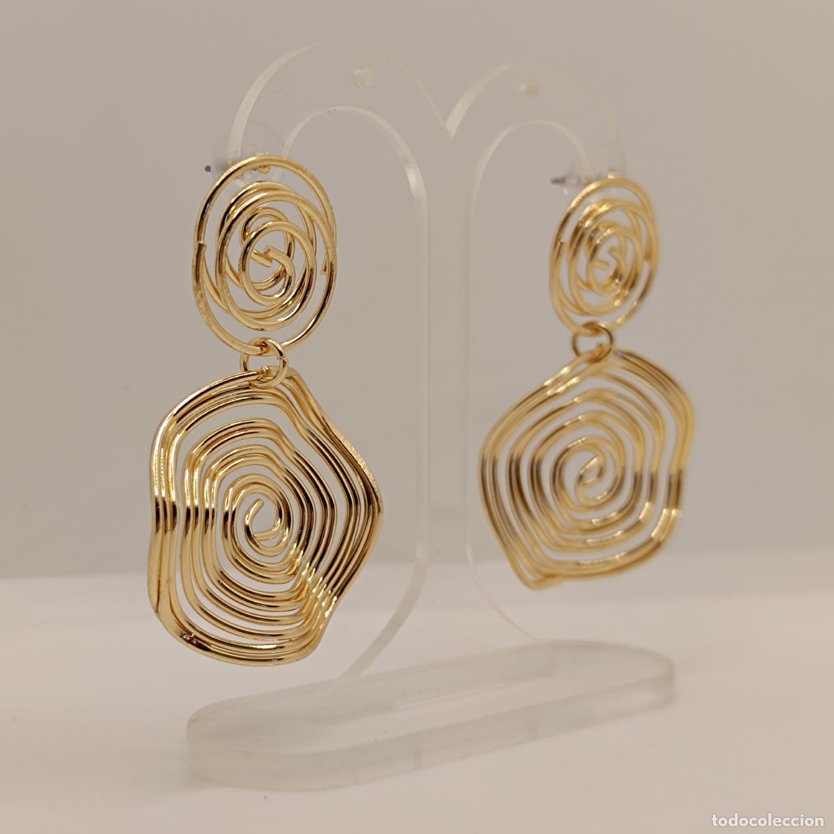 Joyeria: Sofisticados pendientes de dise&ntilde;o original con acabados en oro. - Foto 5