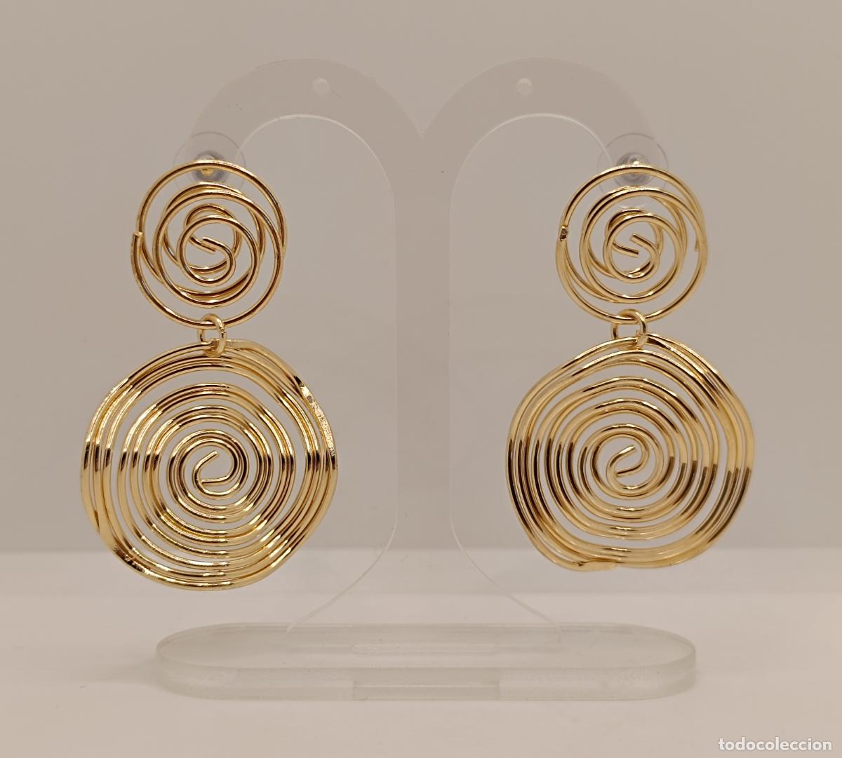 Joyeria: Sofisticados pendientes de dise&ntilde;o original con acabados en oro. - Foto 1
