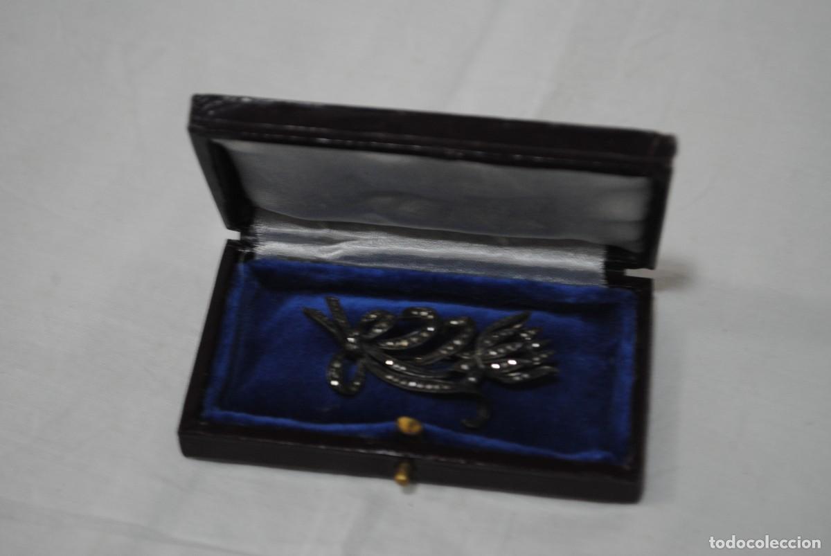 Joyeria: BROCHE DE PLATA EN FORMA DE FLOR , CON ESTUCHE . - Foto 1