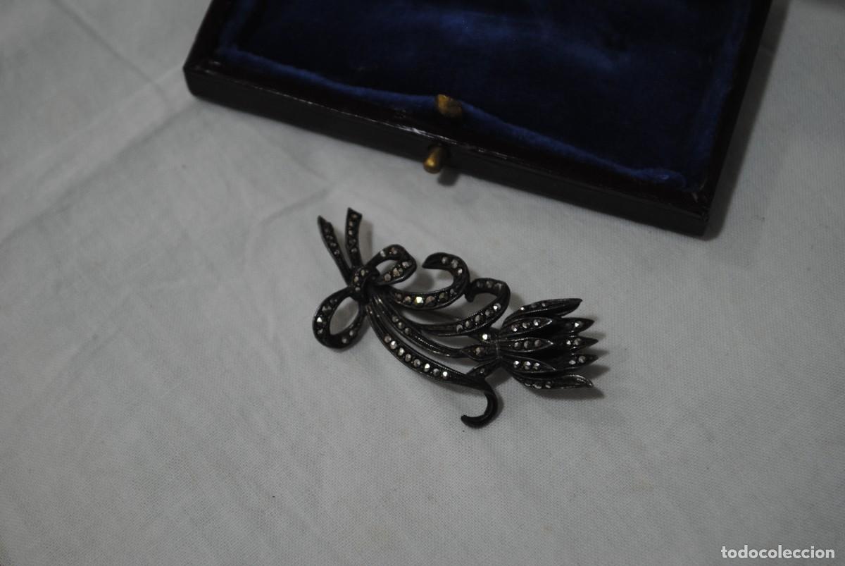 Joyeria: BROCHE DE PLATA EN FORMA DE FLOR , CON ESTUCHE . - Foto 2