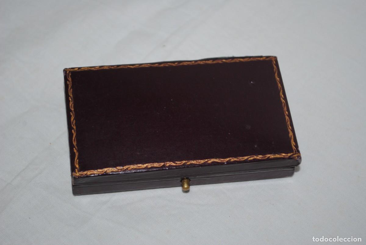 Joyeria: BROCHE DE PLATA EN FORMA DE FLOR , CON ESTUCHE . - Foto 4