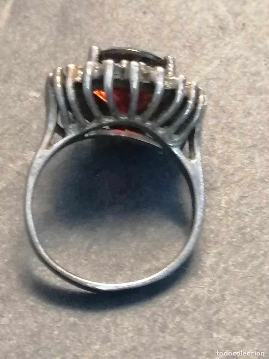 Joyeria: Antiguo anillo de plata con granate engarzado - Foto 3