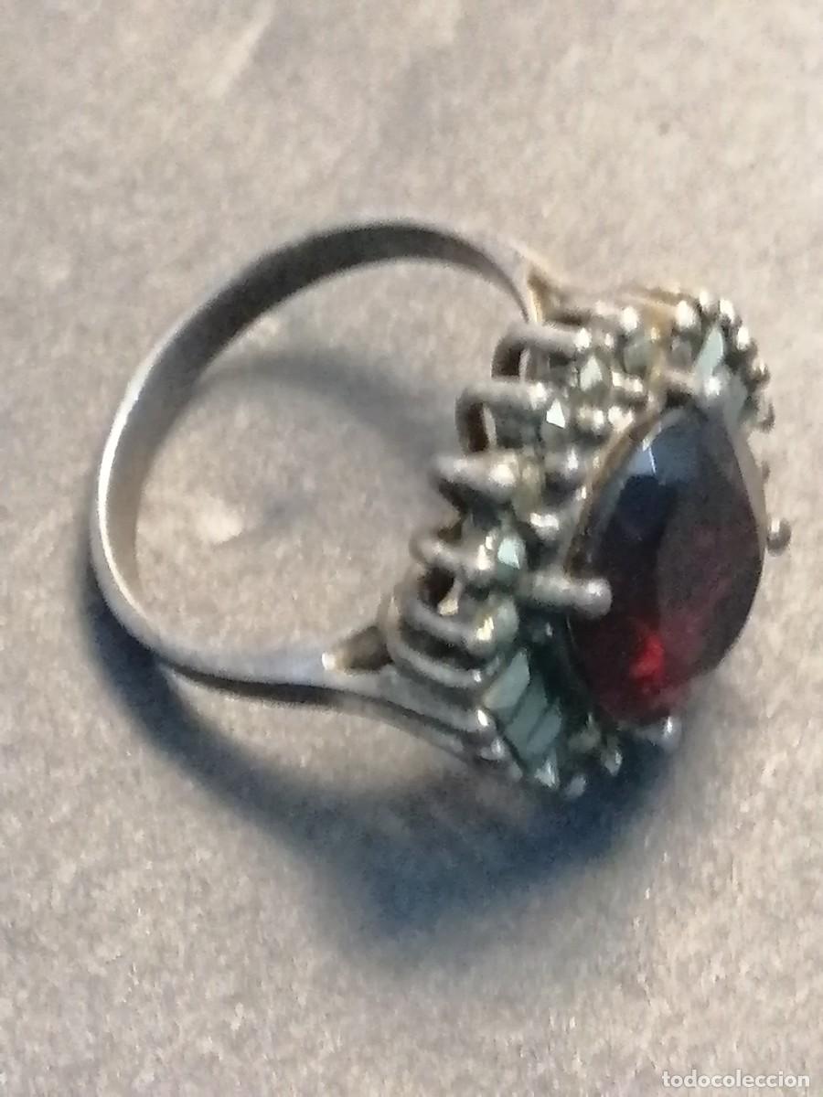 Joyeria: Antiguo anillo de plata con granate engarzado - Foto 4