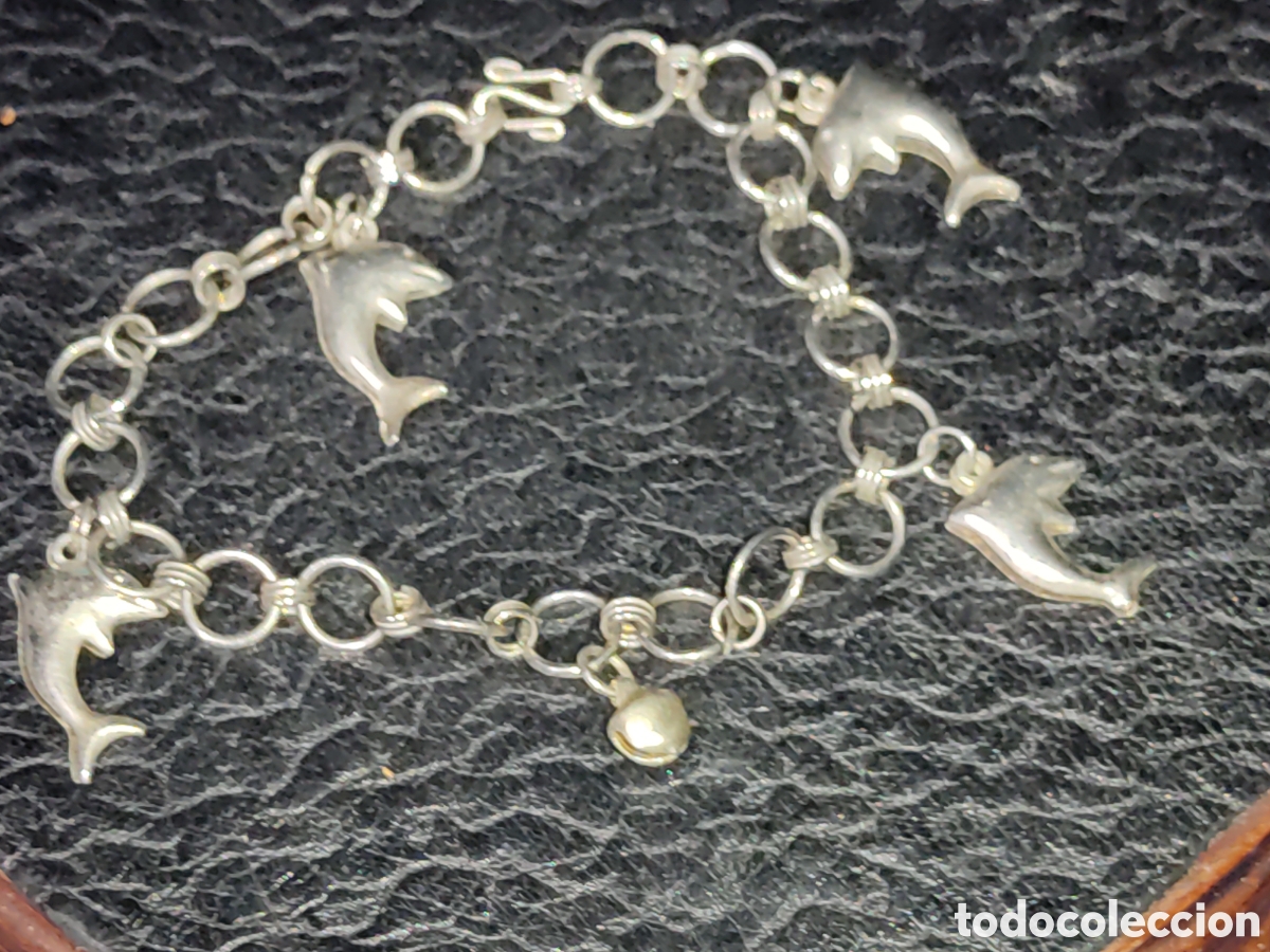 Joyeria: Pulsera con colgantes de delfines y cascabel.Vintage. - Foto 1