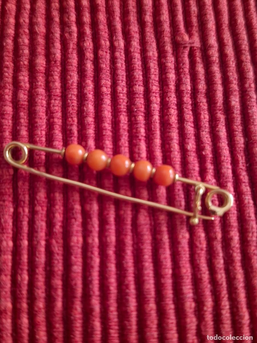 Joyeria: ALFILER DE ORO DE 18 QUILATES Y CORAL - Foto 1