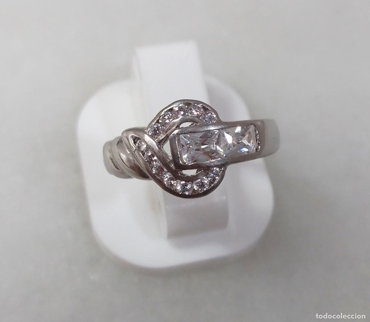 Joyeria: Anillo cl&aacute;sico de plata de ley con circonitas. - Foto 2