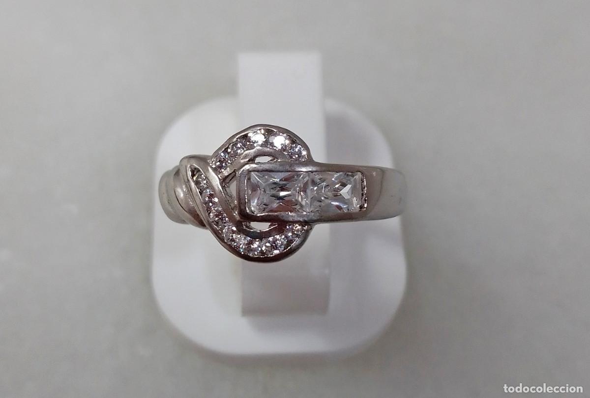 Joyeria: Anillo cl&aacute;sico de plata de ley con circonitas. - Foto 3