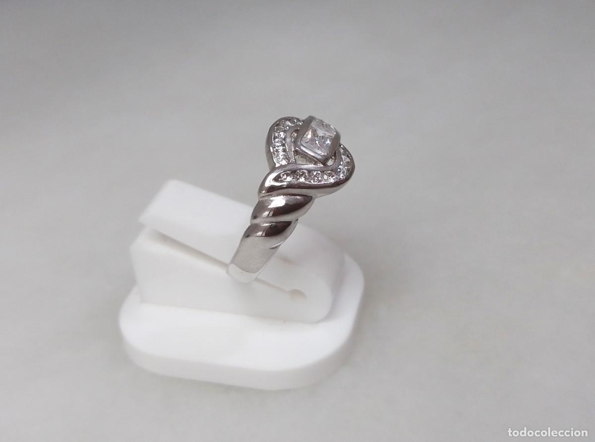 Joyeria: Anillo cl&aacute;sico de plata de ley con circonitas. - Foto 4