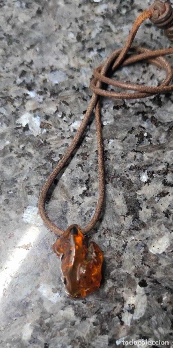 Joyeria: &Aacute;mbar. Colgante con correa de cuero. - Foto 1
